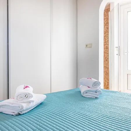 Apart-rent Casa Con Piscina Flamicell 0042 *